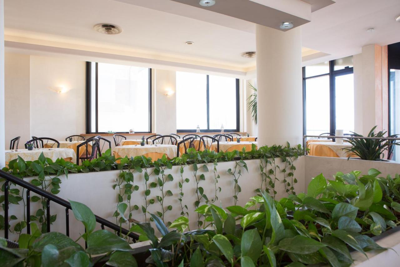 Amba Hotel Rimini Luaran gambar