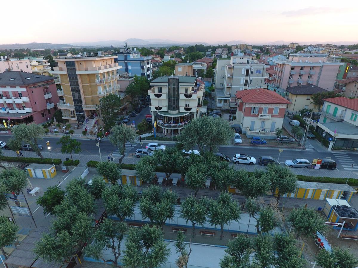 Amba Hotel Rimini Luaran gambar